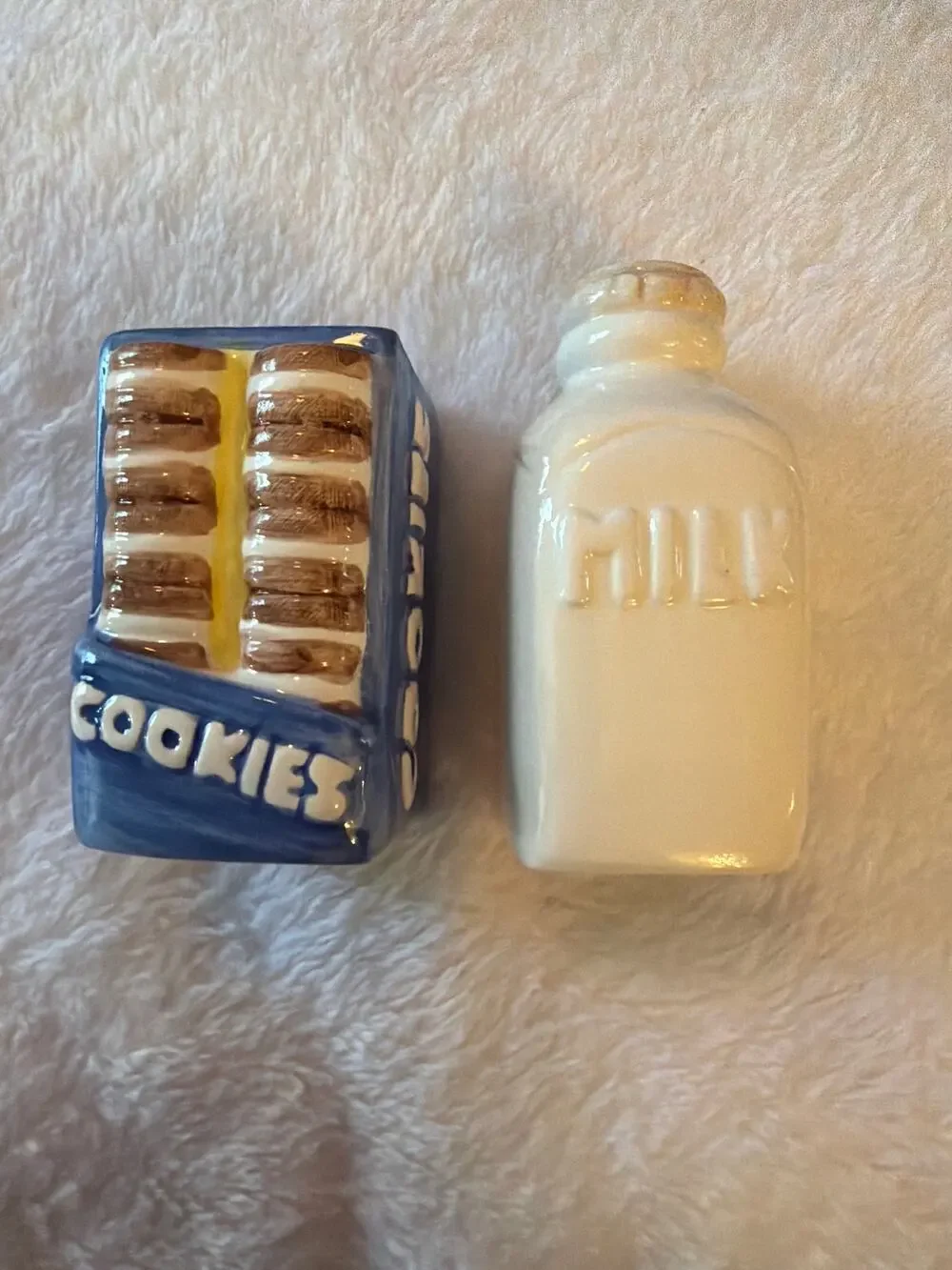 Applause Cookies & Milk Ceramic Salt & Pepper Shakers Set 1994 SKU 39034 VTG